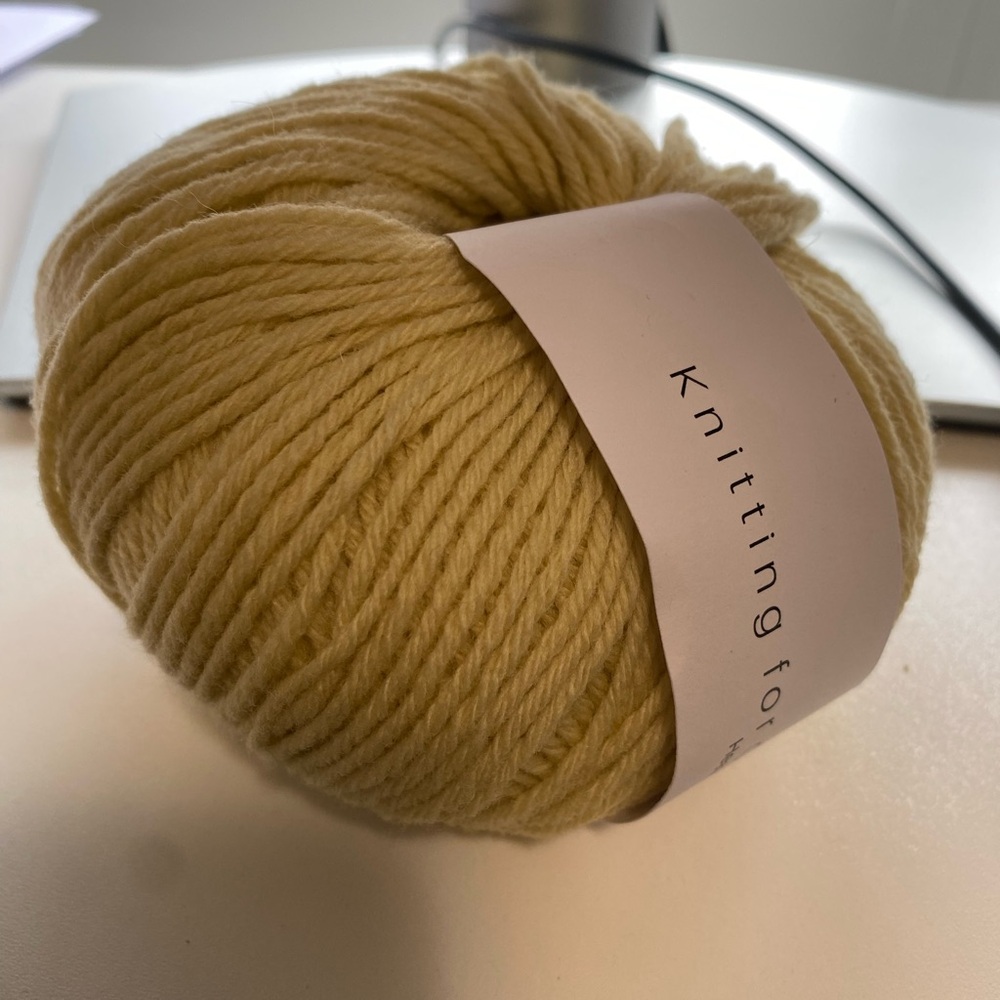 Dusty Banana  (6 balls ) & Pearl Grey (9 balls )heavy merino